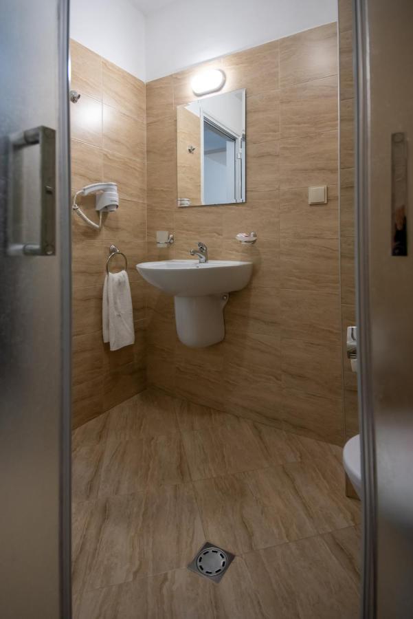 Ariana Hotel Kiten  Extérieur photo
